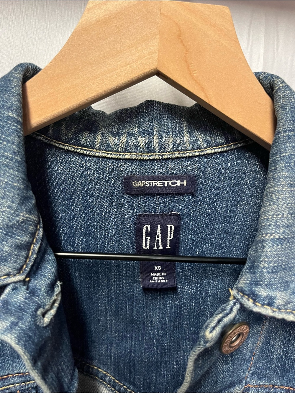 GAP Medium Blue Denim Jean Jacket (399) - Picture 3 of 14